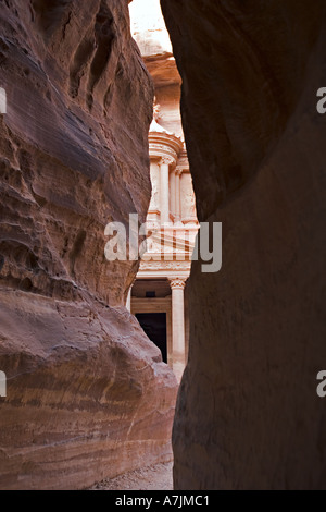 JORDAN PETRA The Treasury Building geschnitzt aus der rose rote Sandstein von Jordanien von den Nabatäern, dessen Reich von verlängert Stockfoto