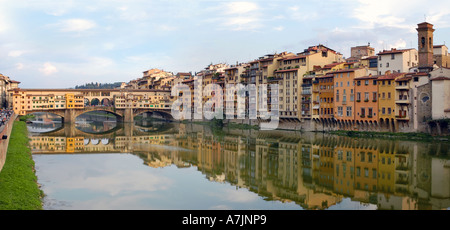 Vecchio über den Arno in Florenz Italien Stockfoto