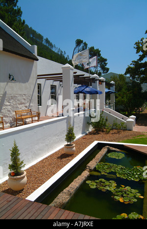 Das schöne wackelige Brücke Weingut in Franschhoek Valley Kapprovinz in Südafrika Stockfoto