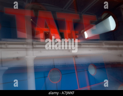 Tate Gallery mit Vorzeichen, Albert Dock, Liverpool, Merseyside, England, Großbritannien Stockfoto