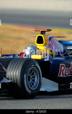 Christian Klien Rennen seinen Red Bull Formel1 Rennwagen auf der Rennstrecke am Ricardo Tormo Rennstrecke in der Nähe von Valencia Februar 2006 Stockfoto