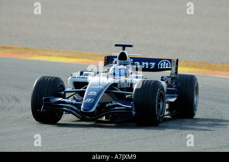 Nico Rosberg Rennen seine Williams Formel1 Rennwagen auf der Rennstrecke am Ricardo Tormo Rennstrecke in der Nähe von Valencia Februar 2006 Stockfoto