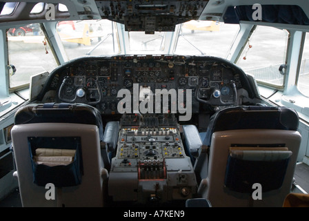 Duxford Imperial War Museum BOAC Cunard Super VC10 Passagierjet Flugzeug cockpit Stockfoto