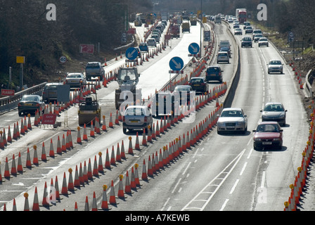 Wartung und Modernisierung von Straßenfahrbahnen aus der Vogelperspektive mit gegenläufiger Strömung Ingatestone-Umgehung A12 zwölf Essex England UK Stockfoto