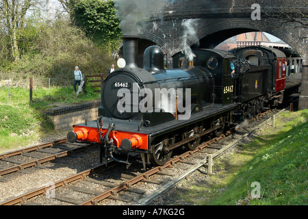 Dampfzug geschleppten J15 Klasse Motor Weybourne Bahnhof, North Norfolk Railway Ostern 2007 Stockfoto