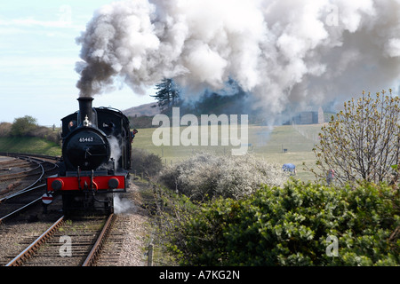 Dampfzug geschleppten J15 Klasse Motor nähert sich Weybourne Station, North Norfolk Railway Ostern 2007 Stockfoto