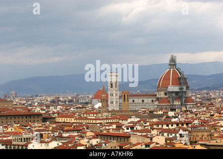 Luftbild von der Duomo Kathedrale und Bell Tower Capanile dominieren die Skyline der Stadt Florenz in Italien Mitteleuropa Tuscany Stockfoto