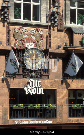 Fassade des Alt Köln am Dom Restaurant und Brauerei Köln Nordrhein-Westfalen Deutschland Stockfoto