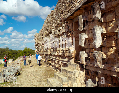 Ein Reiseleiter, der Palast der Masken, seine Kunden zu erklären Stockfoto