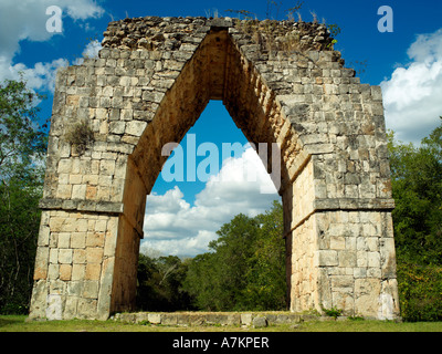 Eine monumentale Bogen am Kabah in Mexiko Stockfoto