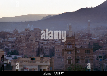 Sanaa Jemen Dawn Over Stadtgebäude Stockfoto