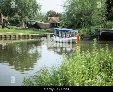 GUILDFORD SURREY UK kann Dapdune Belle führt Besucher auf Flussfahrten vom Dapdune Wharf am Fluss Wey Navigation Stockfoto