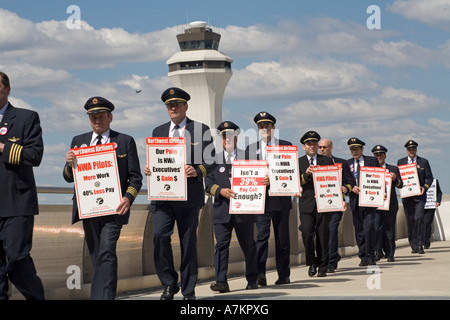 Airline Arbeiter protestieren Executive Boni Stockfoto