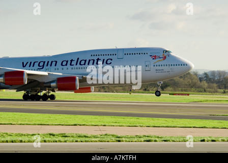 Die Virgin Atlantic-Boeing 747-400 im Bild ausziehen Stockfoto