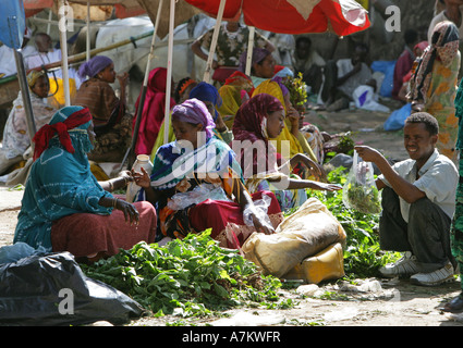 Äthiopien - Frauen Chat auf dem Chat-Markt in Dire Dawa verkaufen Stockfoto