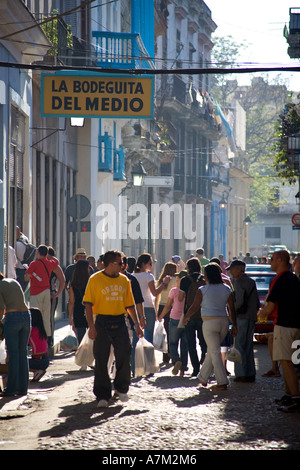 Der Empedrado Hauptstraße und La Bodeguita del Medio Bar in Havana Kuba Stockfoto