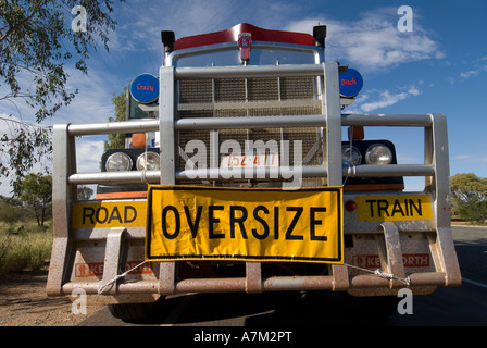Detail der Vorderseite des übergroßen Straße Zug LKW am Stuart Highway im Northern Territories Australien 2007 Stockfoto