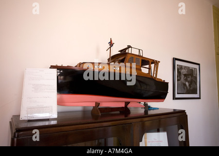 Modell von Pilar, Hemingways Angelboot/Fischerboot in seinem erhaltene Zimmer im Hotel Ambos Mundos in Havanna Kuba Stockfoto