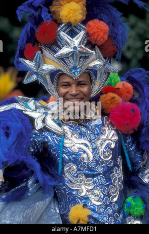 Brasilianische Tänzerin bei den Notting Hill Carnival London Vereinigtes Königreich Stockfoto