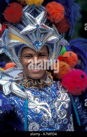 Brasilianische Tänzerin bei den Notting Hill Carnival London Vereinigtes Königreich Stockfoto