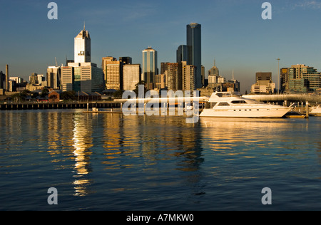 Melbourne Docklands / The Melbourne Skyline angesehen von der Docklands.Melbourne-Victoria-Australia Stockfoto