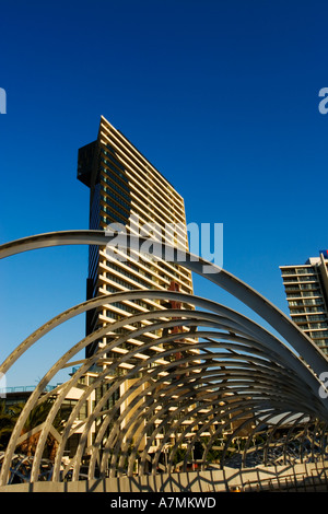 Melbourne Docklands / moderne Stahl-Webb-Brücke in Melbourne Docklands / Melbourne Victoria Australien. Stockfoto