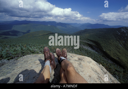 Nordamerika, USA, NH, Rucksackreisen. Auf dem Gipfel des Mt. Liberty, Blick in die Pemigewasset Wilderness Area. (MR) Stockfoto