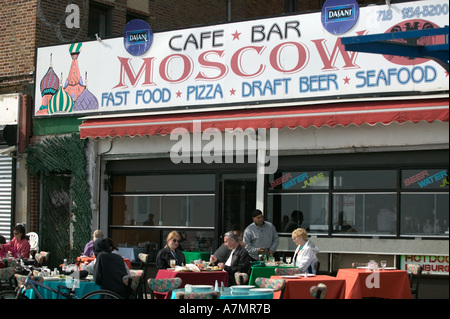 USA, New York, New York City, Brooklyn: Brighton Beach (NYC-Klein-Russland), Cafe Bar Moskau auf der Promenade (NR) Stockfoto