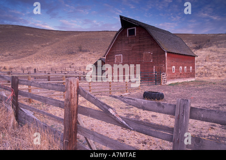 NA, USA, NE Oregon Wallowa Valley, rote Scheune Stockfoto