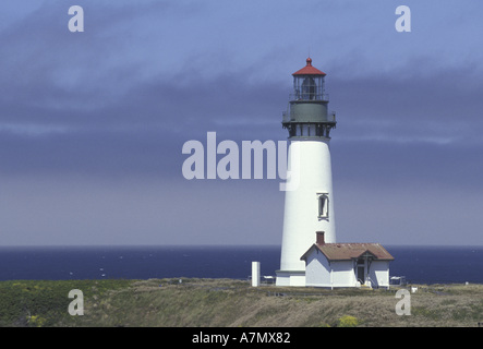 NA, USA, Newport, Oregon, Yaquina Head Lighthouse; Sommer; brillante Farben des späten Morgen; Leuchtturm 1873 abgeschlossen Stockfoto