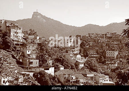 Brasilien Rio Favela Hintergrund Corcovado Stockfoto