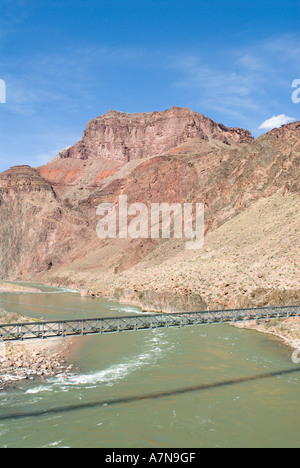 Die Silver Bridge überquert über den Colorado River in der Nähe der Mündung des Bright Angel Canyon am unteren Rand des Grand Canyon Stockfoto