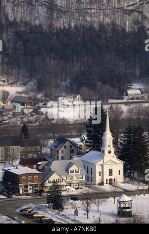 USA, Vermont, Süd Royalton: Green Bergstadt im Schnee Stockfoto