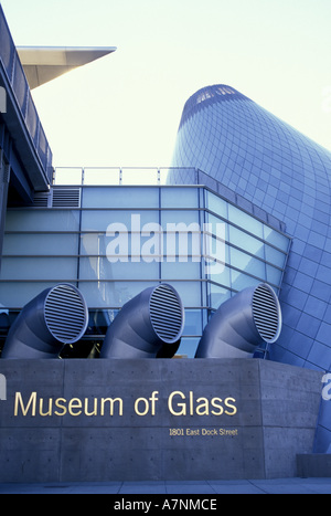 NA, USA, Washington, Tacoma Museum von Glas außergewöhnliche Architektur der Lüftungsschlitze und gekippte Hot Shop Kegel Stockfoto