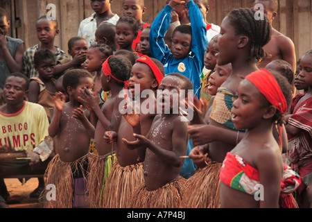 Traditionelles fest in Bayanga Dorf, SW Zentralafrikanische Republik Stockfoto