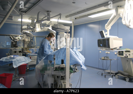 DEU Deutschland Westdeutsches Herzzentrum Essen Klinik für Kardiologie Hybridraum DEU Deutschland Essen Westdeutsches Herzzentrum Klinik für Kardiologie Hybridraum WICHTIG Fotos duerfen nicht für Werbung PR anderer Kliniken Krankenhaeuser eingesetzt werden Stockfoto
