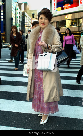 Ginza Tokyo Mode trendige Luxus modische Dame Stockfoto