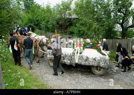 Beerdigung Zeremonie, Maramures, Siebenbürgen, Rumänien Stockfoto