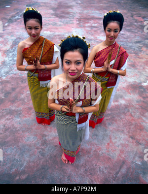 Porträt von drei Frauen in traditionellen Thai Kostüm, Chiang Mai, Thailand Stockfoto