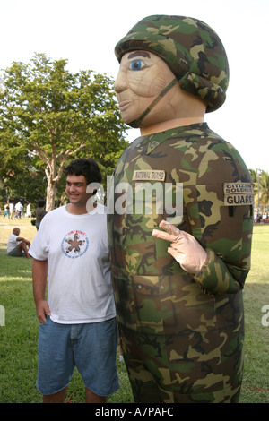 Miami Florida, Bayfront Park, Salute to Florida Heroes Festival, Festivals fair, zu Ehren des Militärs, Maskottchen Soldat, FL0712040060 Stockfoto