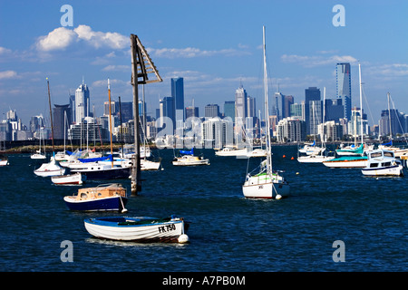 Skyline von Melbourne / Melbourne aus quer durch den 'Port Phillip Bay' Melbourne Victoria Australien betrachtet. Stockfoto