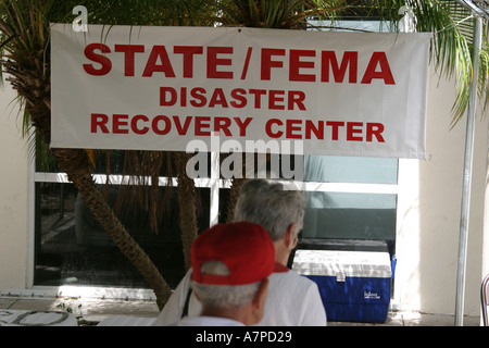 Florida Charlotte County, Port Charlotte, State FEMA Disaster Recovery Center, Zentrum, Federal Emergency Management Agency, Wetter, der Damag des Unwetters Charley Stockfoto