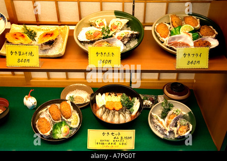 Japan Tokyo Restaurant Essen Sushi Fisch Rohkost Küche Meeresfrüchte Sushi Gericht Fenster Probe rohen Display Wachs Preis Mittagessen mit Meeresfrüchten Stockfoto
