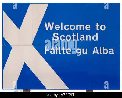 Herzlich Willkommen Sie in Schottland Straßenschild auf Englisch und Gälisch an der Grenze zwischen England und Schottland Stockfoto