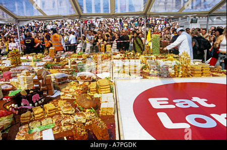 Essen LONDON Anzeige der Nahrung geformt wie die Gebäude der Londoner April 2007 Stockfoto