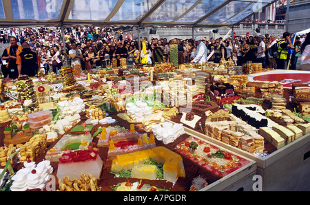 Essen LONDON Anzeige der Nahrung geformt wie die Gebäude der Londoner April 2007 Stockfoto