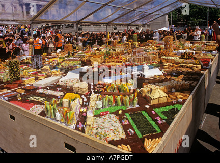 Essen LONDON Anzeige der Nahrung geformt wie die Gebäude der Londoner April 2007 Stockfoto