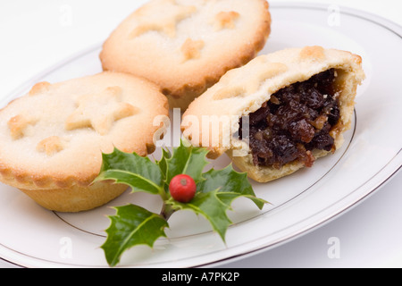 Mincepies & Zweig der Stechpalme Stockfoto