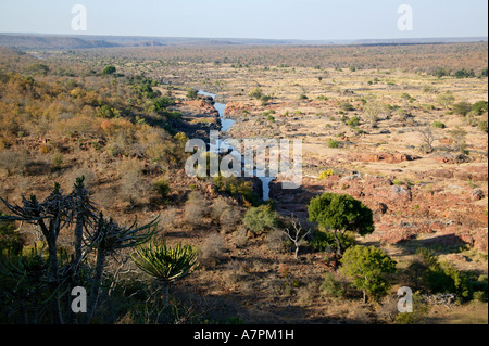 Eine malerische Aussicht auf den Olifants Fluss fließt durch eine meist felsigen und kargen Gegend unterhalb des Lagers Stockfoto