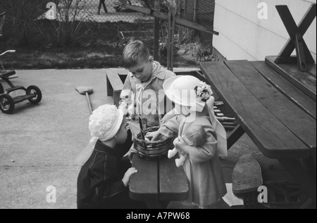 Vintage Foto der Familie immer bereit für Ostermesse in den frühen 1960 Stockfoto